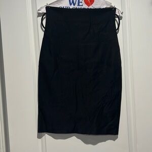 Top 10. Black pencil skirt. Size medium.